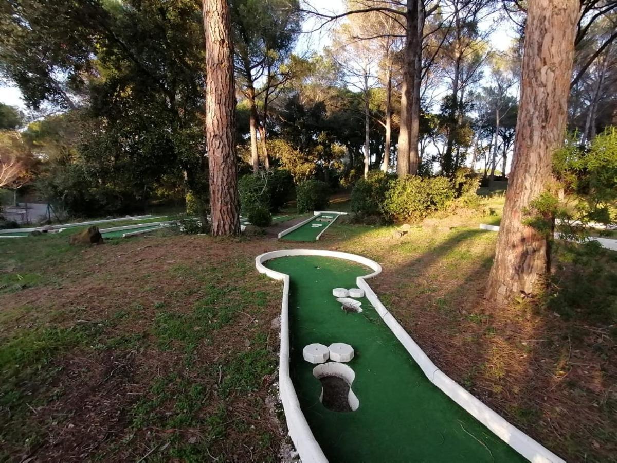 Residences Du Golf Saint-Raphaël Exteriör bild