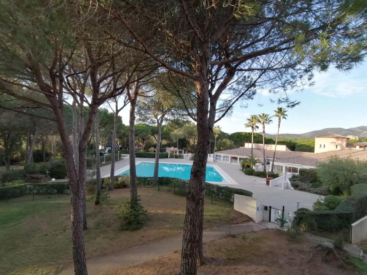 Residences Du Golf Saint-Raphaël Exteriör bild
