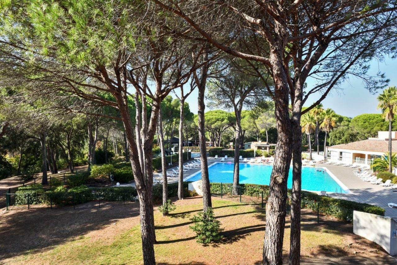 Residences Du Golf Saint-Raphaël Exteriör bild