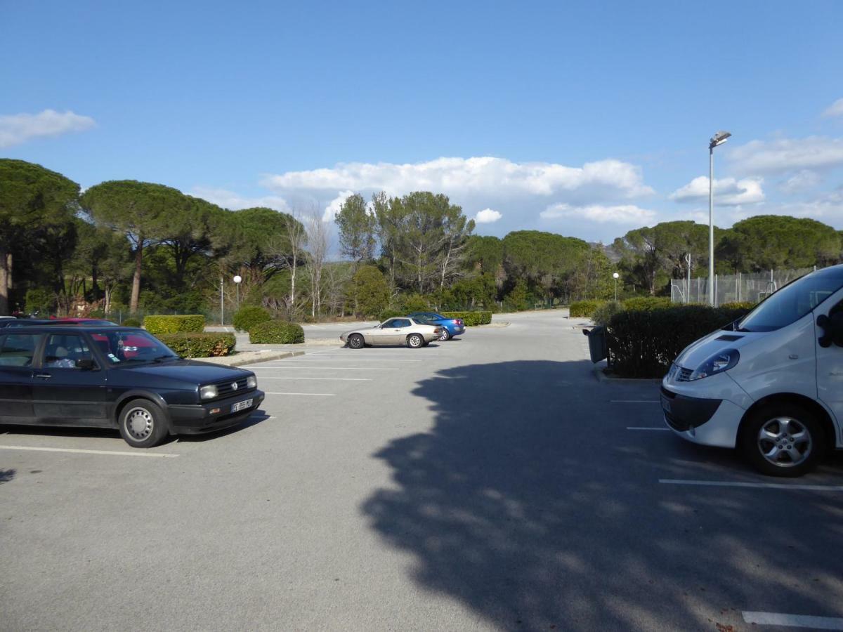 Residences Du Golf Saint-Raphaël Exteriör bild