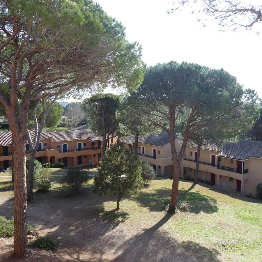 Residences Du Golf Saint-Raphaël Exteriör bild
